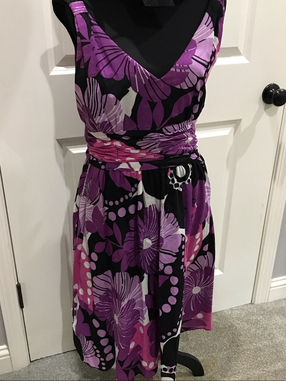Sandra Darren Purple Floral V-Neck Midi Dress - Picture 2 of 12